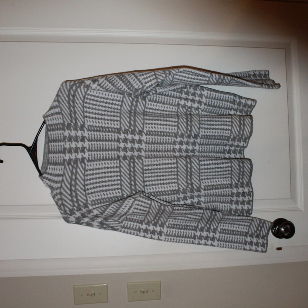 Max Studio Patterned Sweater - Picture 2 of 4
